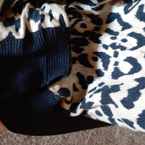 Beautiful animal print sweater jacket - Picture 5 of 8